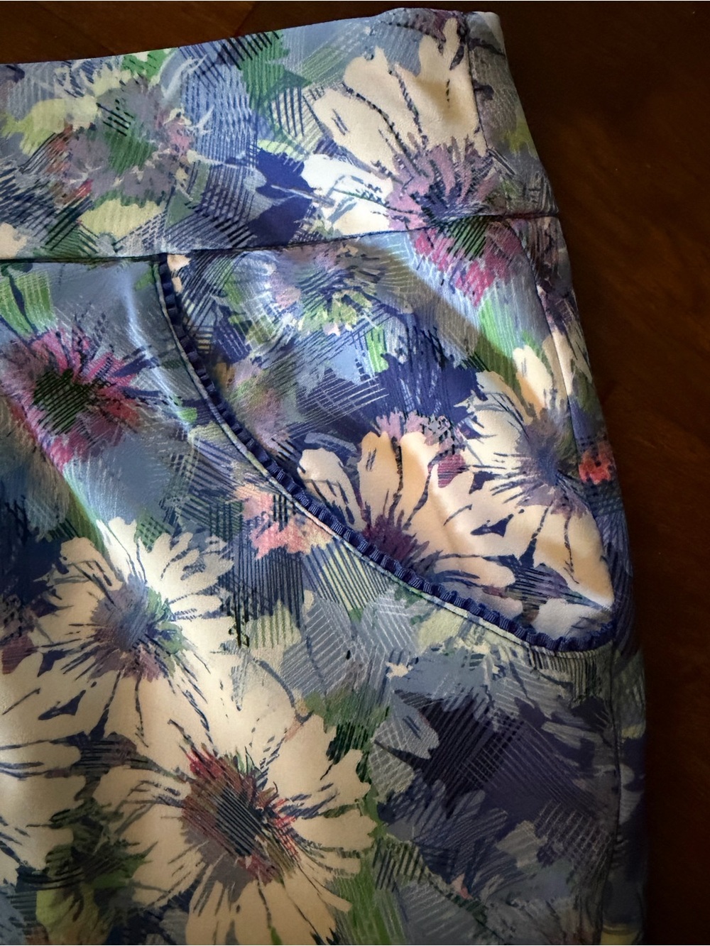 Floral Golf/Tennis Skirt with Clean Waistband. Beautiful detail - Picture 3 of 4